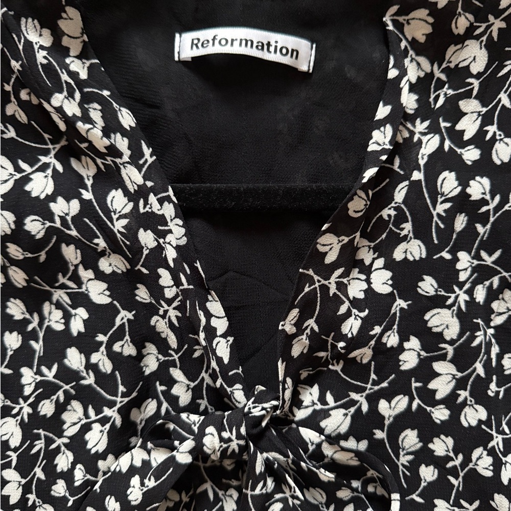 Reformation Reeds Dress: Elegant Black Floral Midi Dress - Picture 6 of 6